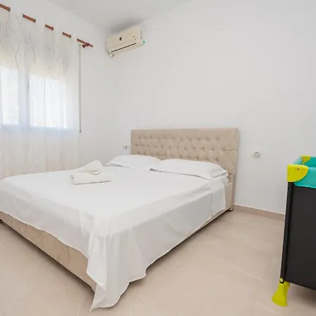 Cozy One Bedroom With Stunning Sea View In Lungomare Wlora