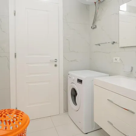 Cozy One Bedroom With Stunning Sea View In Lungomare Vlora