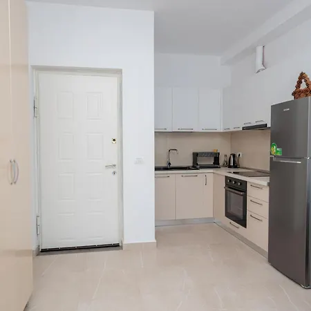 Cozy One Bedroom With Stunning Sea View In Lungomare