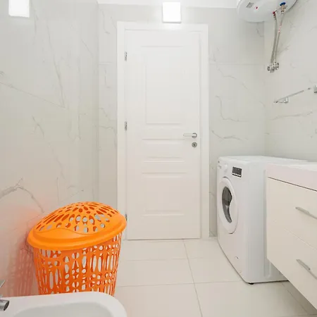 Apartman Cozy One Bedroom With Stunning Sea View In Lungomare